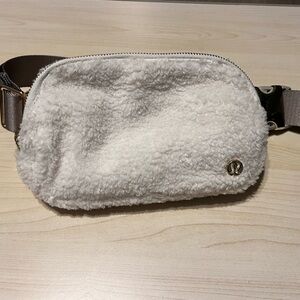LULULEMON EVERYWHERE BELT BAG
